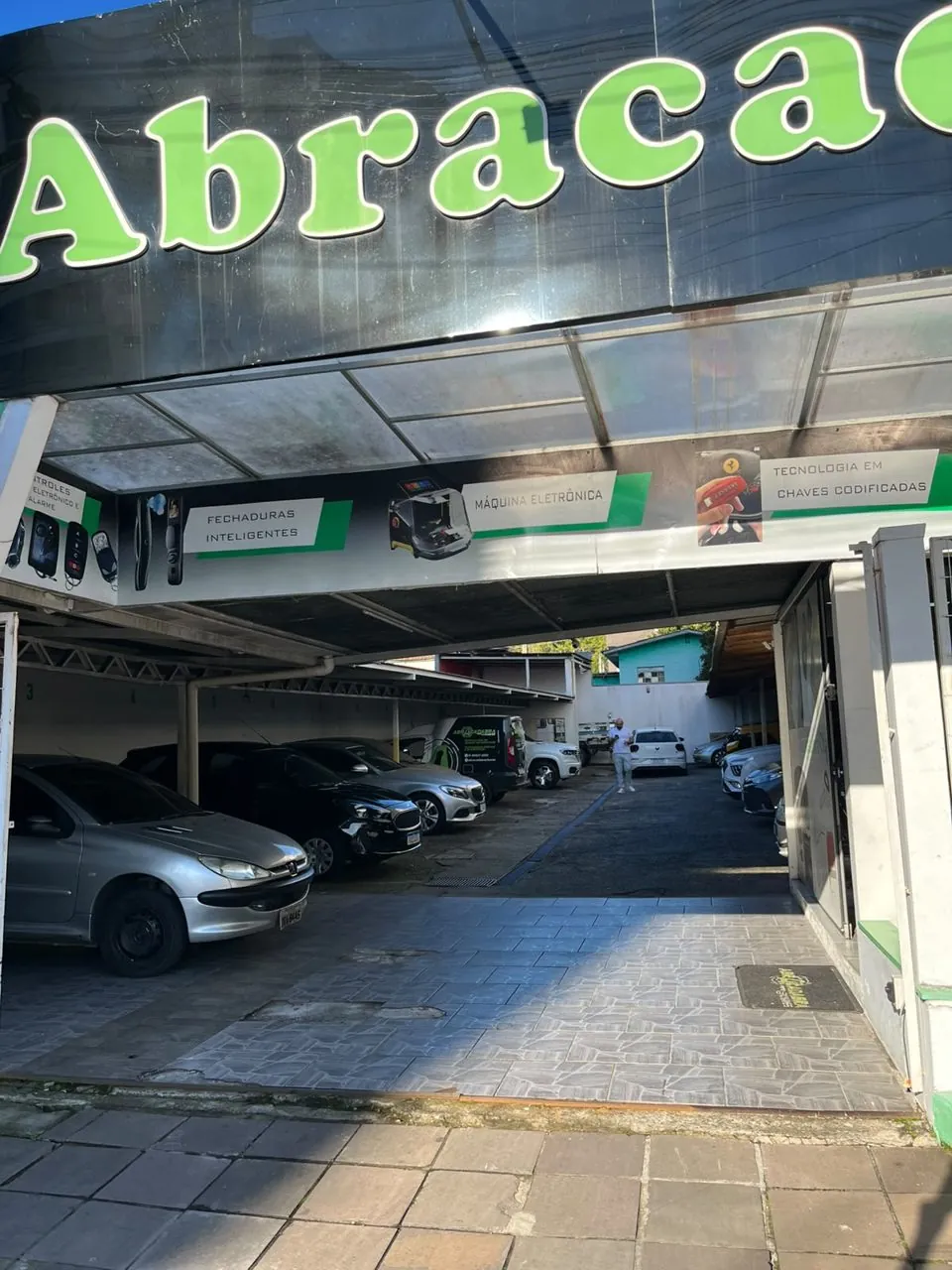 Estacionamento privativo coberto da Abracadabra Chaves